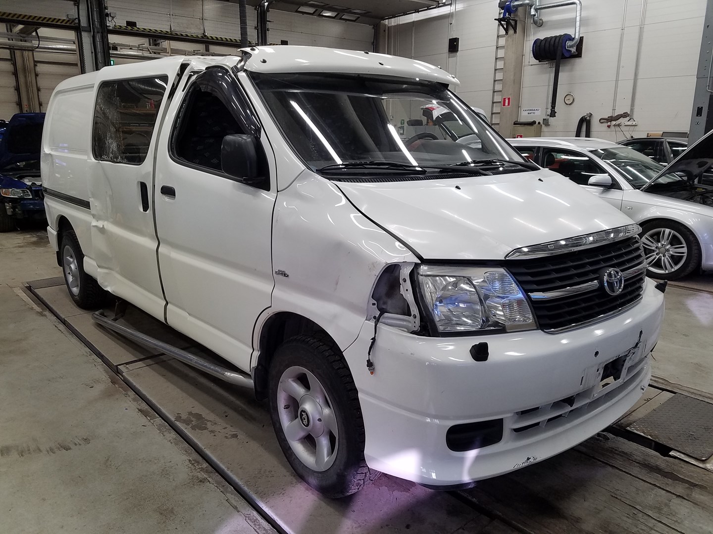 Toyota hiace 2012